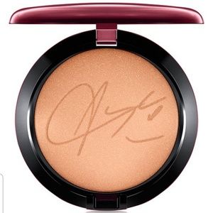 MAC Aaliyah Bronzing Face Powder *LIMITED EDITION